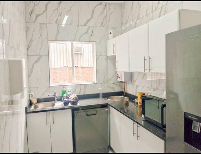 OFFICE PROPERTY TO RENT IN WILLOWTON